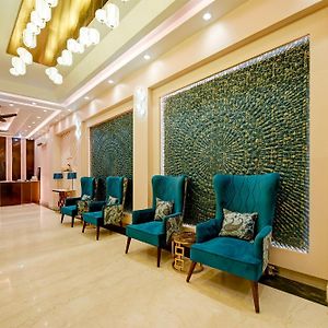 The Pearl Plaza Hotel In City Centre - Near New Delhi Railway Station